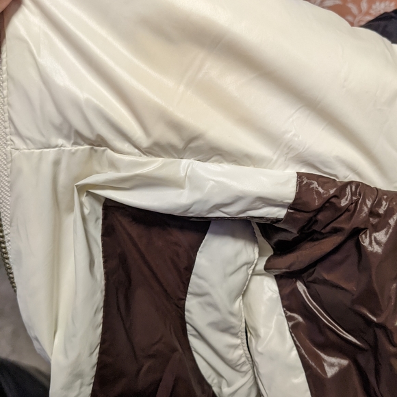 Ferrari White Puffer Vest - Picture 7 of 7